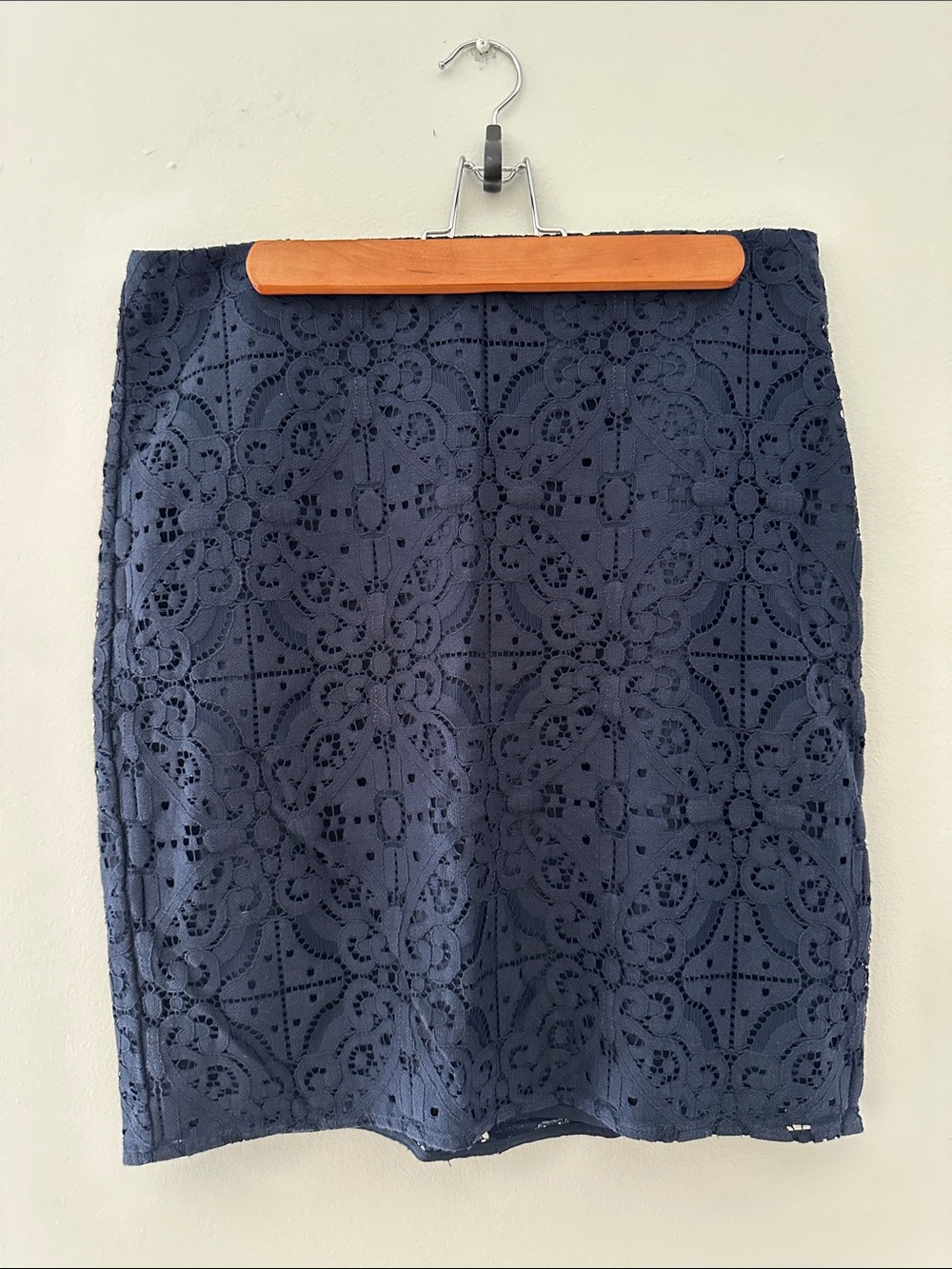 Banana Republic navy lace skirt